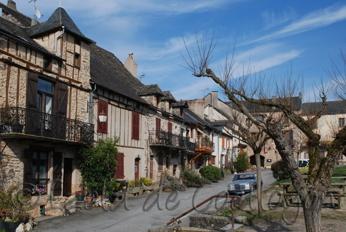 photo de Najac, place du Faubourg